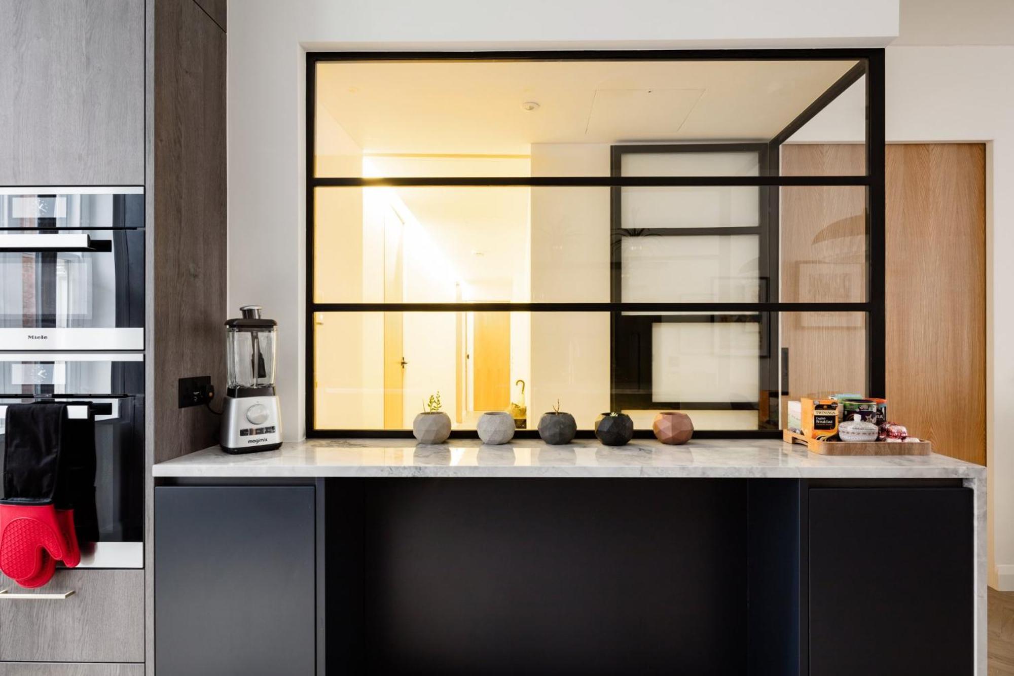 Modern Apartment & Rooms At Charing Cross London Exteriör bild